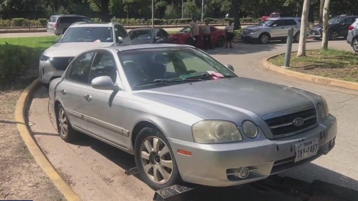 Houstonians tricked to park illegally, cars towed